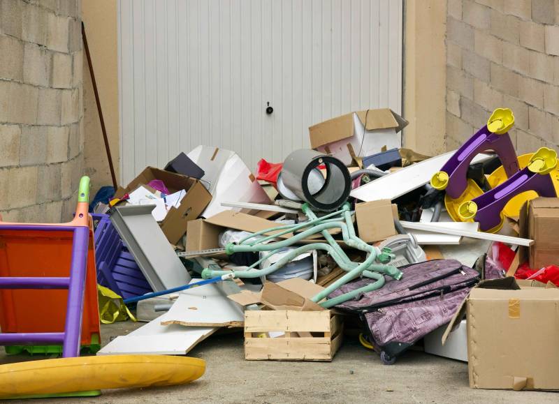 Location benne DIB pour vide maison et débarras 10m3 à Six Fours les Plages, Sanary, Toulon, La Seyne sur Mer, Ollioules