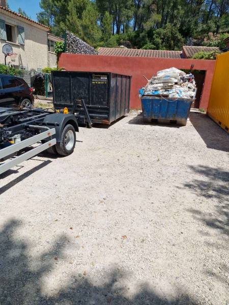 Location de camion-benne avec chauffeur à Six Fours les Plages, Toulon, Sanary sur Mer, Ollioules, Hyères