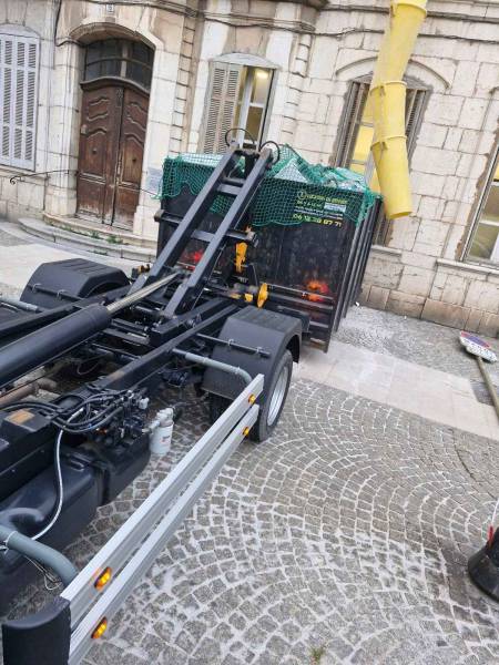 Location de benne à chaîne à Six Fours les Plages, Toulon, Sanary sur Mer, Ollioules, Hyères