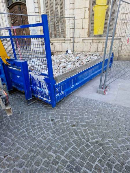 Location benne 6m3 pour gravats à Six Fours les Plages, Sanary, Toulon, La Seyne sur Mer, Ollioules - Benne pour maçon, couvreur, pisciniste Var 83